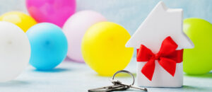 Unique-Housewarming-Gift-Ideas-_-Cover-25-11-22-1-1